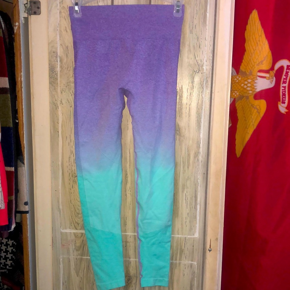 Workout leggings size small, 92% polyamide 8% elastase